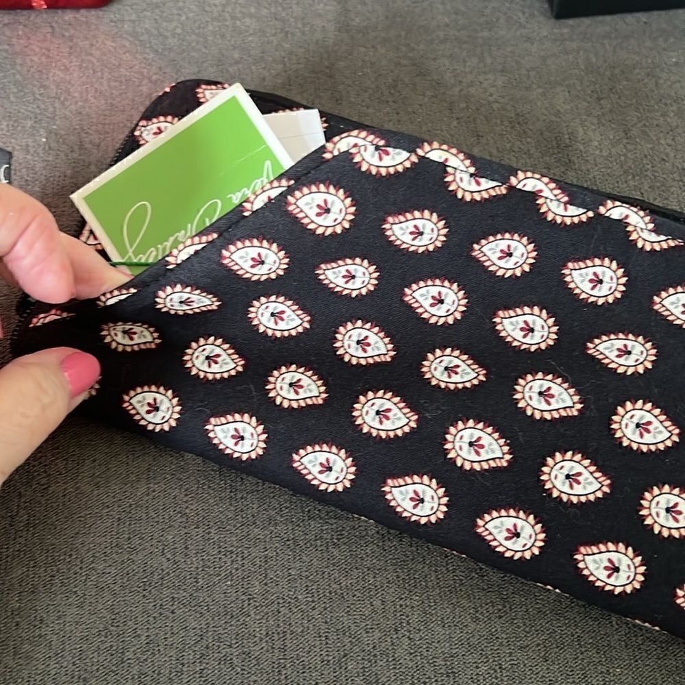 Vera Bradley Classic Black Travel Wallet NWT - Picture 5 of 5